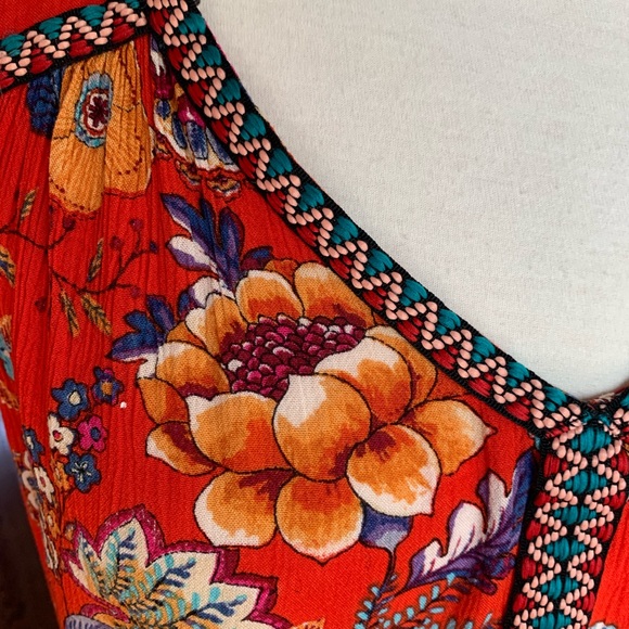 Beautiful Patrons of Peace Sleeveless Top in Large - Picture 6 of 9